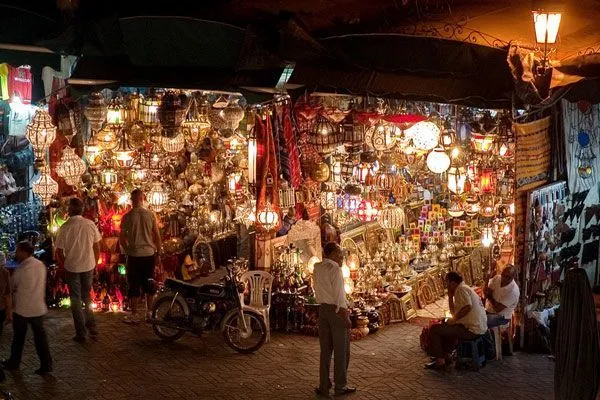 Maroko | Jemaa el Fna w Marrakeszu – tu na pewno znajdziecie lampę Aladyna