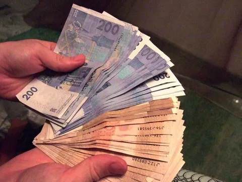 Maroko | Dirham to podstawowa waluta używana od 1960r. w Maroku i Saharze Zachodniej. Jeden dirham dzieli się na sto centymów