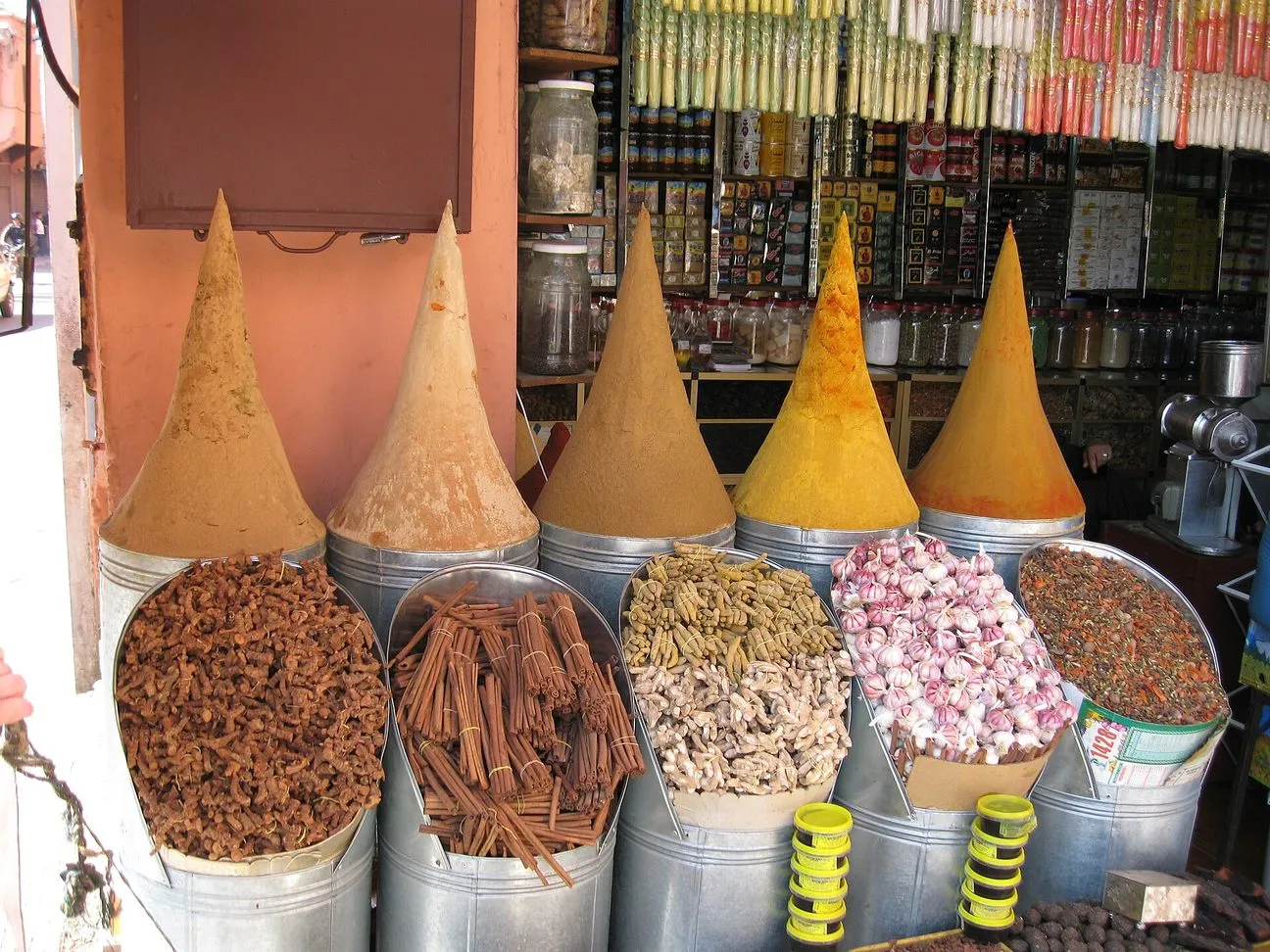 Maroko | Sklep z przyprawami w Marrakeszu