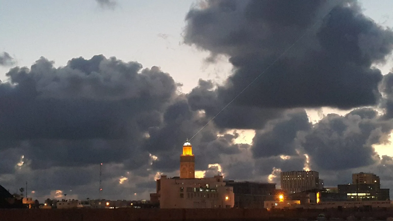 Maroko - Casablanca | Meczet Hassana II nad Atlantykiem o zmierzchu