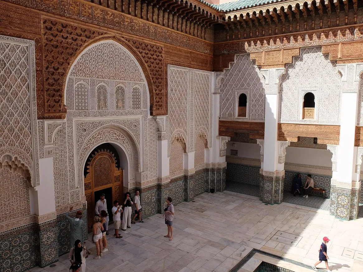 Maroko | Dziedziniec medresy Ben Jusufa w Marrakeszu